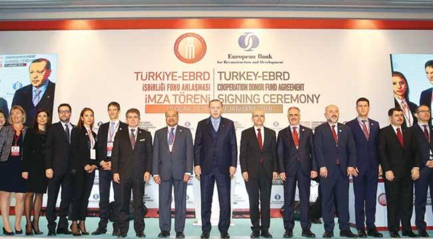 Η αθέατη χρηματοδότηση της Τουρκίας από τη Δύση