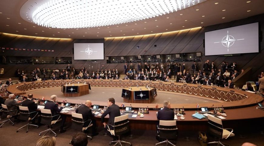 Το ΝΑΤΟ,  ο Εκβιαστής, η Ταπείνωση και   η  Ελλάδα