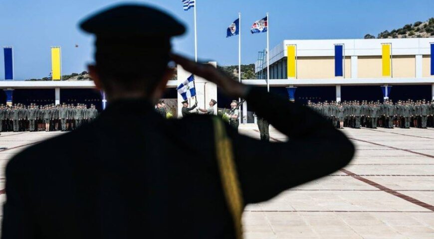 Κοροϊδεύοντας τους στρατιωτικούς από τη Σχολή!