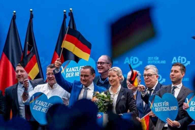Η Γερμανία των …κρυφοναζί ανησυχεί για τους Νεοναζί του AfD, που όμως λένε το Χίτλερ κομμουνιστή!