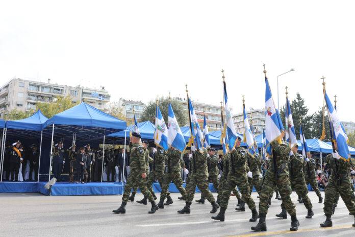 «Ατζέντα 2030» και ένα παιδί μετράει τα άστρα.