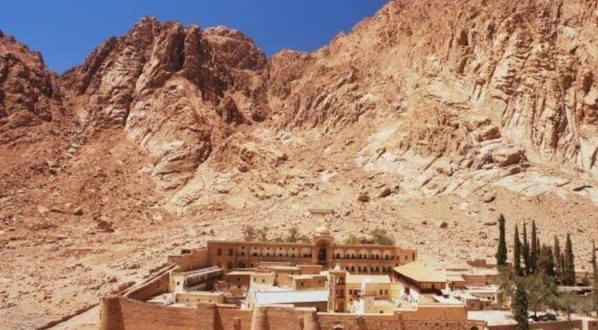 Η Corriere della Serra συνδέει το Σινά με ενεργειακή συμφωνία Μητσοτάκη-Σίσι.- Για μια χούφτα جنيه مصري (genēh maṣrī).