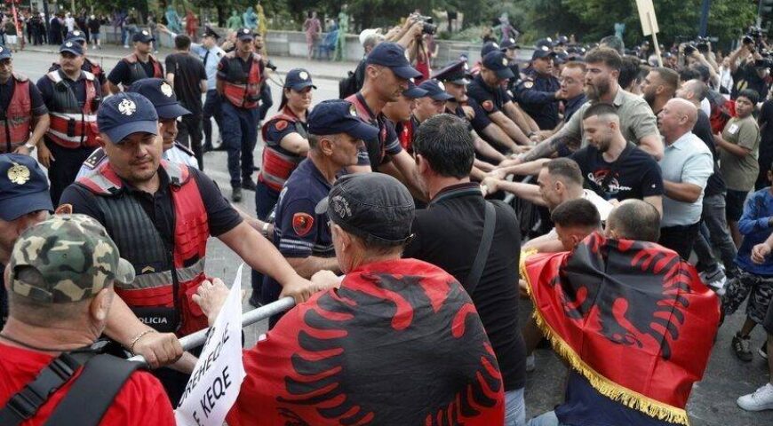 Η “εξέγερση των φλαμίνγκο” κλονίζει το καθεστώς Ράμα – Βλέπει ελληνικό δάκτυλο στις κινητοποιήσεις!