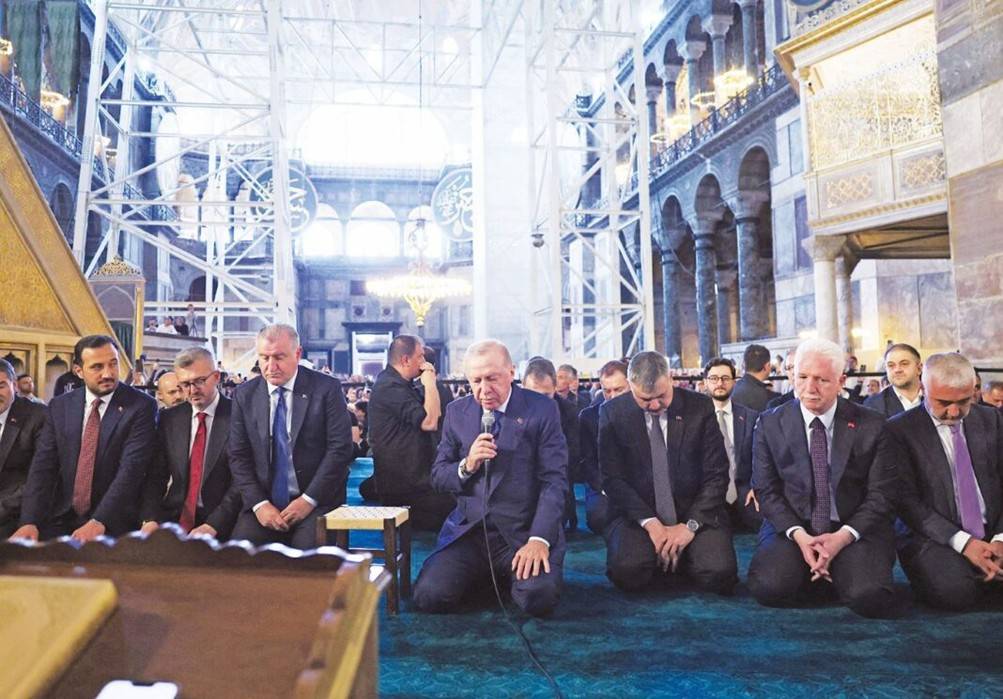 Δημοσιεύεται στη «δημοκρατία»