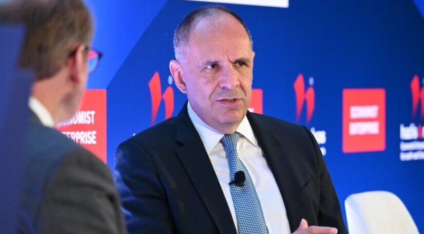 Είναι εφικτή μία εθνική πολιτική αντί για ουρά της Δύσης;
